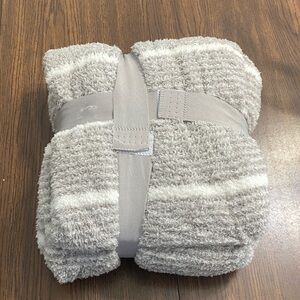 Brand new plush throw blanket gray and white